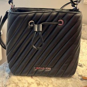 Michael kors bucket bag